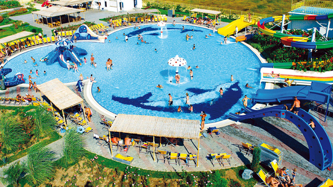 Аквапарк «Банановая Республика» - вид сверху Аквапарк на отдыхе с детьми в Прибрежном